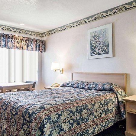 Rodeway Inn Monterey Near Fairgrounds Kültér fotó