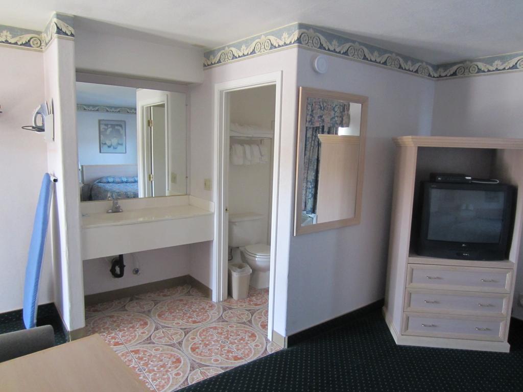 Rodeway Inn Monterey Near Fairgrounds Kültér fotó
