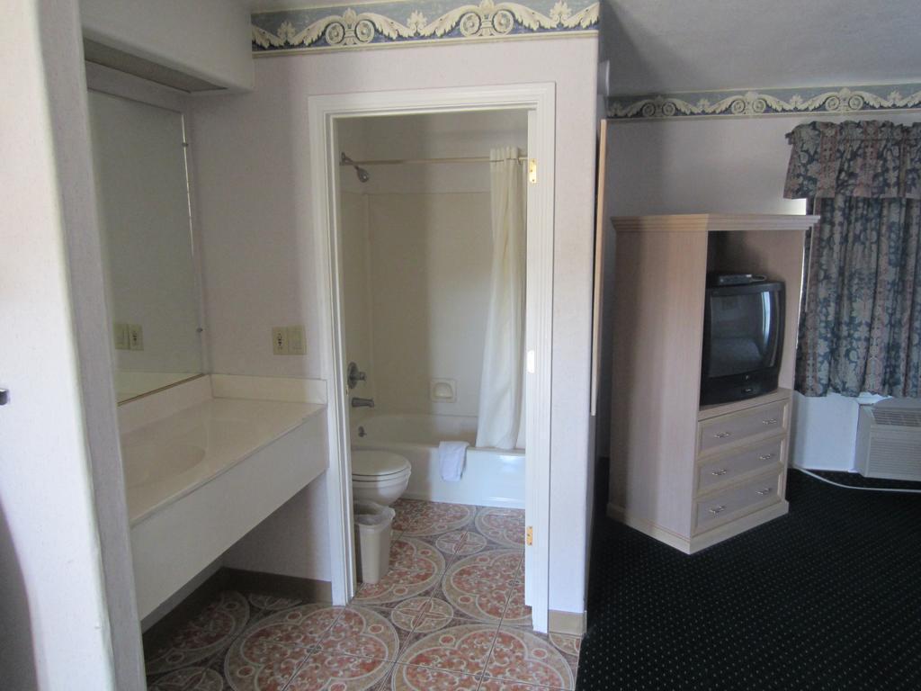 Rodeway Inn Monterey Near Fairgrounds Kültér fotó